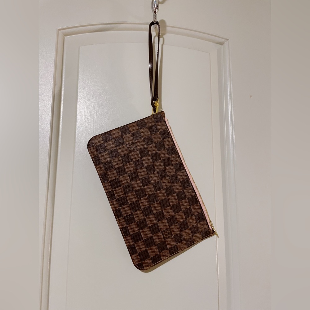 Authentic Louis Vuitton Cluth, Pink Interior, perfect condition!